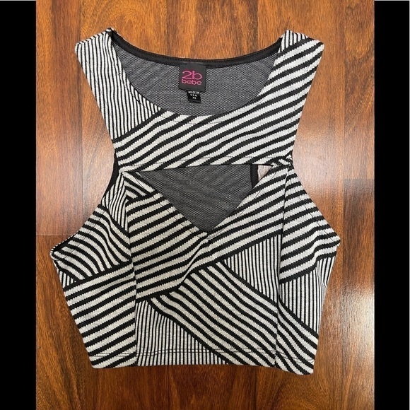 2B Bebe Chevron Pattern Crop Top Size XS - Picture 3 of 6
